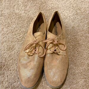 SoftWalk Women's Metallic Rose Gold Perforated Lace-Up Oxford